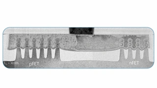 Funktionaler Ring-Oszillator mit Nanodrähten zeigt verbesserte Leistungsdaten bei kurzer Kanallänge.