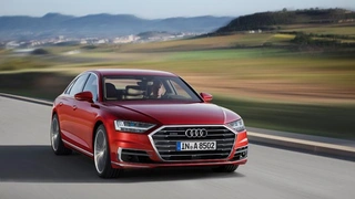 Auf dem ersten Audi-Summit Mitte Juli in Barcelona hat der Hersteller den neuen A8 vorgestellt.