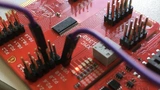 Mit der modellbasierten Entwicklung werden Funktionen, z.B. eine Erkennung der Pin-Belegung, zügig implementiert. 