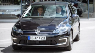 Platz 8 für den e-Golf. Hier fährt Dresdens Oberbürgermeister Dirk Hilbert das 100 kW/136 PS-starke E-Fahrzeug.