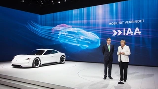 Bundeskanzlerin Angela Merkel und VDA-Präsident Matthias Wissmann bei der Eröffnung der IAA 2015