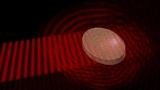 Ein Material mit inneren Unregelmäßigkeiten streut einen einfallenden Lichtstrahl in alle Richtungen