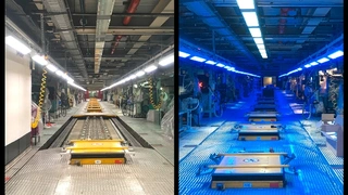 Zwei Lichtszenarien im Automobilwerk in München: kaltweißes Licht (links) und beispielhaft der aktivierende Blauanteil im kalt-weißen Licht (rechts).