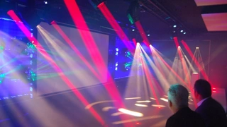 Beeindruckende Lichteffekte zauberte die Veranstaltungs- und Bühnentechnik von Osram und Clay Paky.