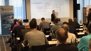 Frau Dr. Cynthia Klett von Festo erklärte in ihrer Keynote am Beispiel Festo, wie ein Unternehmen die Digitalisierung gewinnbringend nutzen kann.