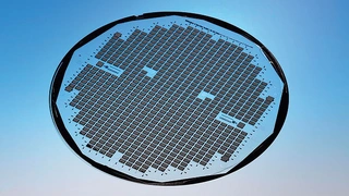  Parallele Herstellung von mehreren hundert Mikrolinsen-Arrays auf einem 200-mm-Glaswafer