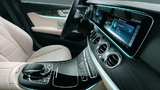 Instrumententafel und Infotainment-Bedienung
