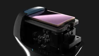 Ultraschall-on-a-Chip: Anders als in herkömmlichen Geräten erzeugen beim Butterfly iQ keine teuren piezoelektrischen Kristalle die nötigen Wellen, ….