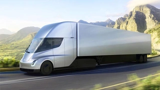 Der Tesla Semi soll eine Reichweite von 800 km aufweisen.