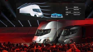 Elon Musk präsentierte Mitte November den langerwarteten E-Lkw Semi.