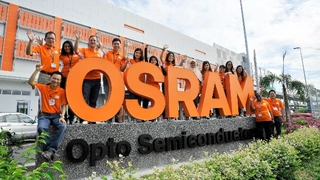 Osram-Mitarbeiter vor ihrem neuen Arbeitsplatz, der LED-Chipfabrik in Kulim. Osram 