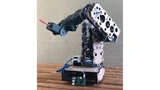 Bild 1: Im 5-Achsen-Knickarmroboter sendet ein Raspberry PI TCP/IP-Tickets an die Servomotoren.