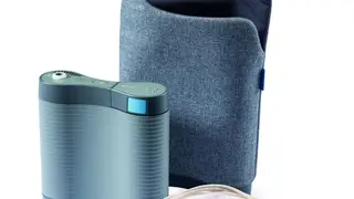 Die Hauptkomponenten der Optune-Therapie bestehen aus der Tasche, dem Therapiegerät und den Transducer Arrays.