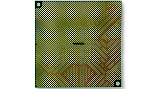 Um große KI-Modelle zu unterstützen kann der Power9-Prozessor 2 TB kohärentem Speicher verwalten – für den Datenaustausch zwischen den einzelnen Kernen.