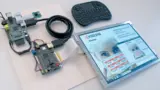 Bild 1. Industrielles TFT-Display mit Ansteuerung: In diesem Fall liefert ein Raspberry-Pi die Bilddaten.