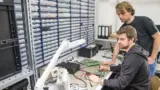 Die Entwickler mussten die komplexe Signalverarbeitung mathematisch-technisch in einen fehlerfreien FPGA-Code umzusetzen.