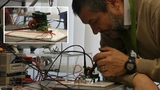 Bild 35: Die Kontaktierung gestaltet sich bei Experimentierplatinen meistens schwierig. Ein Klemmkontakt wird bei schnellen Schaltvorgängen leicht zur Antenne.