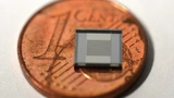 So klein ist der Sensor: Vergleich mit einer ein-Cent-Münze Maße:  3148 x 2361 px