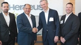 Begrüßung: Jhon Fonseca, Stellv. Außenhandelsminister Costa Rica, Jan Rinnert, Vorsitzender der Heraeus Holding Geschäftsführung, Luis Guillermo Solís, Präsident Costa Rica, Pat Griffin, Werksleiter Heraeus Costa Rica