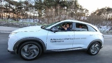 Passagiere bei einer autonomen Testfahrt im Hyundai NEXO