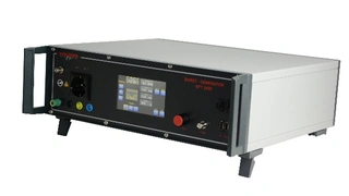 Der EFT/Burst-Generator SFT 2400 von Schlöder mit eingebautem Koppel-/Entkoppelnetzwerk wird jetzt über ein kapazitives Farb-Touchdisplay bedient. Die Bedienung ist einfach gehalten: Alle Parameter erscheinen übersichtlich, ohne verschachtelte Menüs,