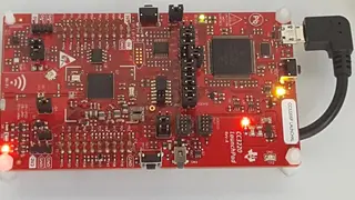 Ein vollständiges mmWave-System besteht aus HF-Komponenten zum Senden (TX) und Empfangen (RX) des Radarsignals, aus analogen Bauteilen wie einem Taktgeber und aus digitalen Komponenten wie einem A/D-Wandler, Mikrocontroller (MCU) und digitalen Signal