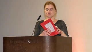 Irina Hübner verkündet die Gewinner in der Kategorie »Stromversorgung«