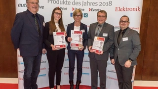 Alfred Goldbacher mit den Preisträgern der Kategorie Elektromechanik: Anja Fuhrmann, EAO, Anstrid Kornelius, GeBE und Dirk-Peter Post, Harting.