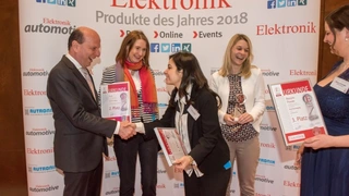 Die Gewinner in der Rubrik »Stromversorgung« gratulieren sich gegenseitig zu den verdienten Preisen.