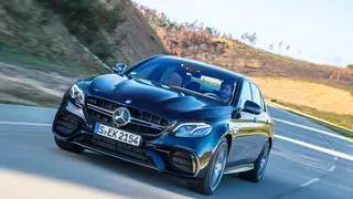 Führende Automobilhersteller wie Daimler nutzen schon heute eSIM-Sicherheitscontroller von Infineon für die Notruffunktion.