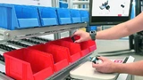 Aufgabe des One-Piece-Flow-Assistance-Systems ist es Mitarbeiter bei der Durchführung manueller Montagetätigkeit zu unterstützen.