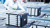 Batteriesysteme von Akasol in der Produktionsstätte in Deutschland