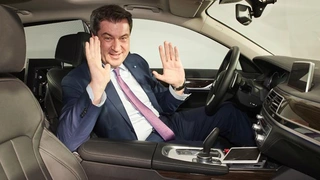 Fit für autonomes Fahren? Ministerpräsident Dr. Markus Söder bei der Eröffnung des neuen Campus in Unterschleißheim.