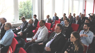 Teilnehmer im Vortragssaal des Wireless Power Congress 2018
