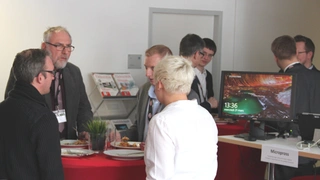Teilnehmer und Aussteller des Wireless Power Congress 2018 im Gespräch.