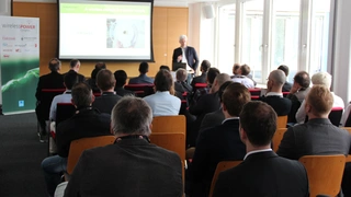 Impression vom Keynote-Vortrag von Menno Treffers, Chairman Wireless Power Consortium, beim Wireless Power Congress 2018.