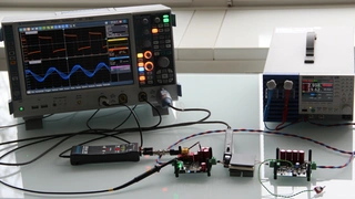 Strom- und Spannungsmessung mit dem Oszilloskopen am 200-W-Wireless-Power-Entwicklungssytem von Würth Elektronik eiSos.