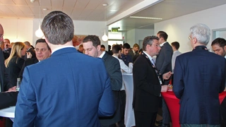 Ausstellungsbereich des WIreless Power Congress 2018 während einer Pause.