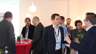 Teilnehmer und Referenten des Wireless Power Congress 2018 im Gespräch.