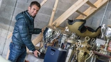 Romain Dumas mit Trophäen
