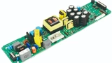 4-Kanal-LED-Treiber mit universellen Steuerungsmöglichkeiten und 210 W Ausgangsleistung.