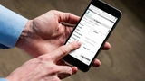 Auf dem Smartphone lassen sich Alarme mit einem Klick quittieren oder auch ablehnen, um sie sofort weiterzuleiten.