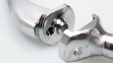 Modulares Hüftimplantat: Implantat-Schaft und -Hals können durch eine Art Baukastensystem und eine spezielle Schraubverbindung zwischen beiden Bestandteilen deutlich besser auf den Patienten angepasst werden.
