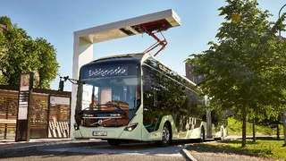 Volvo Gelenkbus Ladevorgang