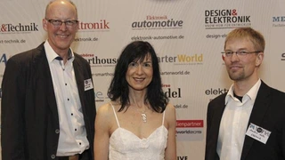 Joachim Kroll und Markus Haller, beide Elektronik, nahmen Solveig Lösch von Maxim in ihre Mitte.