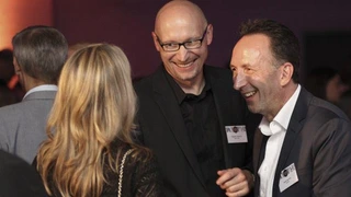 Amüsierten sich prächtig: Stephan Janouch, Xilinx sowie Robert dal Pont und Sylvia Schönfelder, beide WEKA Fachmedien.