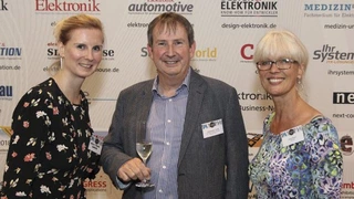 Hahn im Korb: Sonja Winkler, Elektronik und Elektronik automotive, Christopher Smith von Green Hills Software und Stefanie Eckardt, Elektronik automotive.