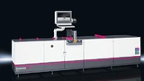 Die Bedienung des Zuschnittcenters Secarex AC 15 erfolgt sehr komfortabel über einen Industrie-PC mit Tastatur und Trackball.