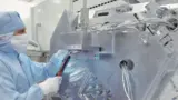 Die Starlith-EUV-Optik von ZEISS ist die erste mit EUV-Licht betriebene Lithographie-Optik der Welt, die in Serie produziert wird. Sie findet in den EUV-Lithografiesystemen von ASML Einsatz.