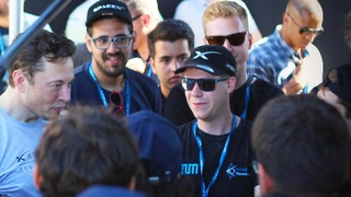 Eine der besten Arten Elon Musk persönlich kennenzulernen: Man gewinnt den Hyperloop-Wettbewerb.